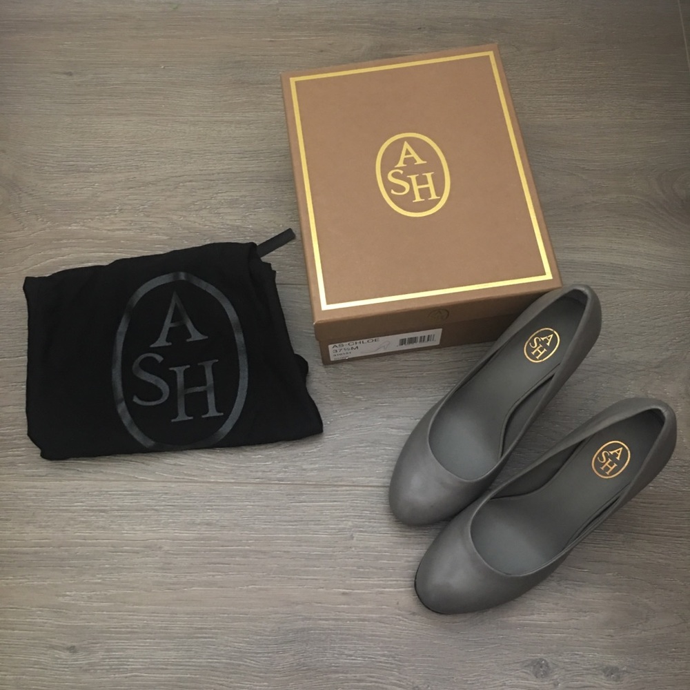 Brand new Ash gray heels (super comfortable!)